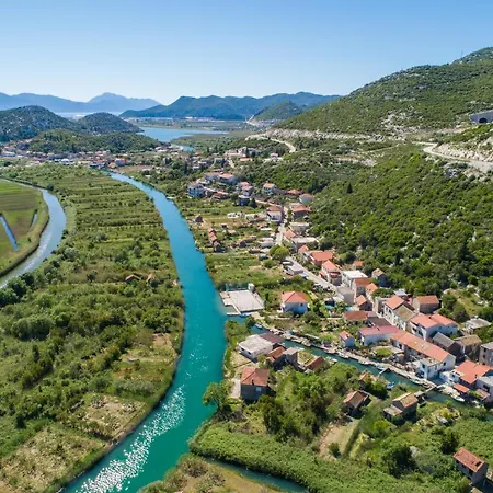 Finta Apartman *