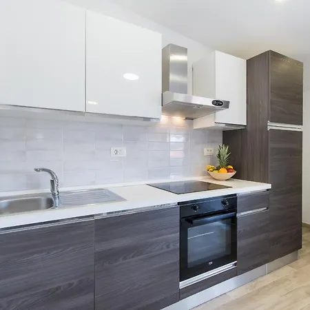 Finta Apartman Rogotin